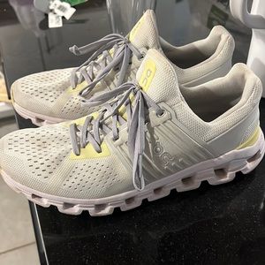 Women’s oncloud cloudswift running shoe on running